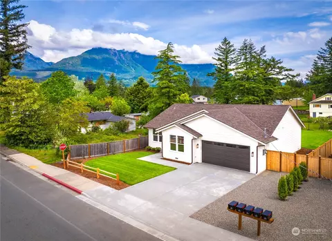 244 1st St, Gold Bar, WA 98251