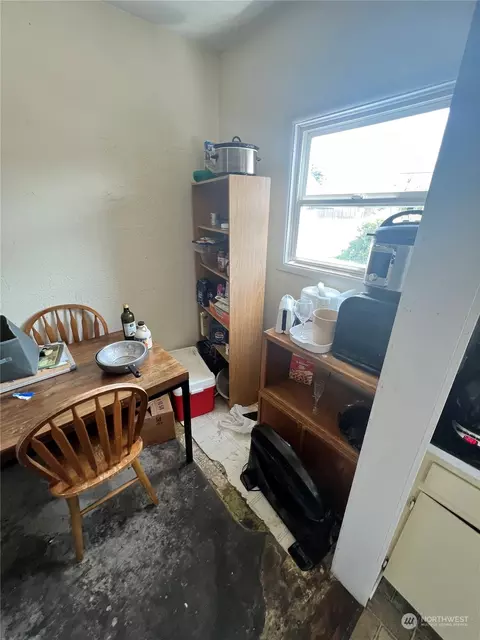 Kitchen - 2201 Highland Ave, Everett, WA 98201 photo 2 of 6