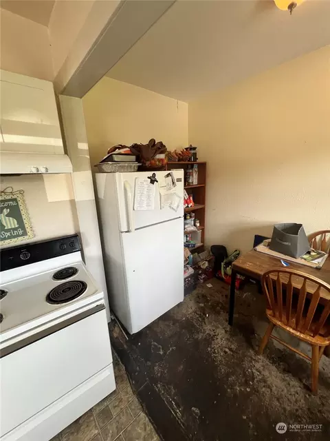 Kitchen - 2201 Highland Ave, Everett, WA 98201 photo 3 of 6