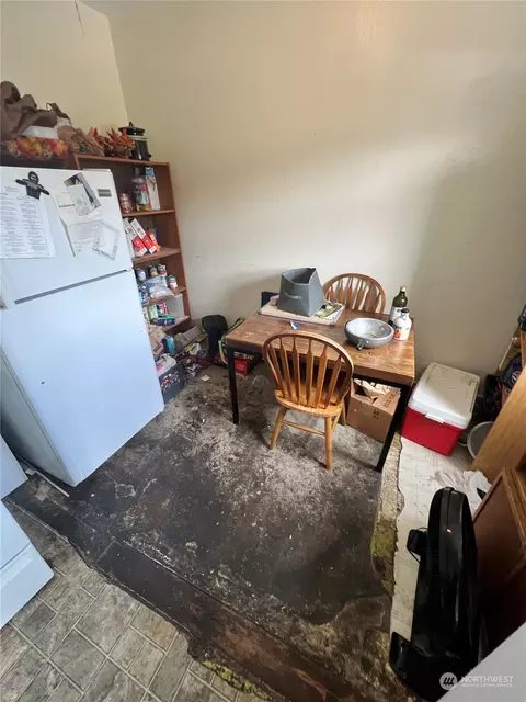 Kitchen - 2201 Highland Ave, Everett, WA 98201 photo 5 of 6