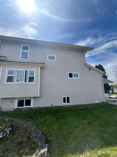 Exterior - 2201 Highland Ave, Everett, WA 98201 photo 3 of 3