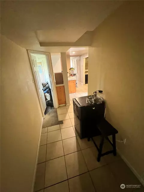 Entry Way - 2201 Highland Ave, Everett, WA 98201 photo 2 of 2