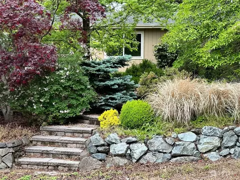 2759 Sun Vista Cir, Clinton, WA 98236