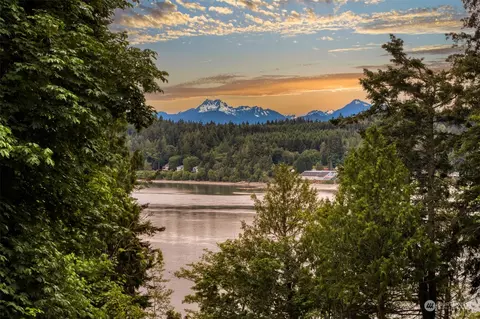 16053 Surf Scoter Ln NE, Bainbridge Island, WA 98110