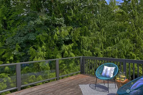 Exterior - 4807 Bayview Ln, Everett, WA 98203 photo 3 of 6