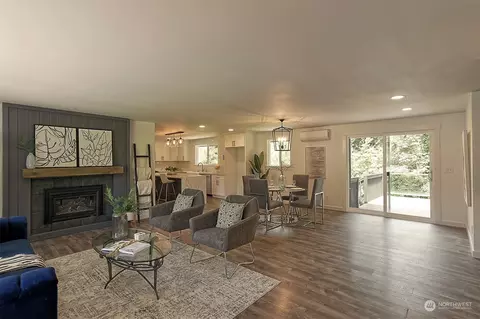 Living - 4807 Bayview Ln, Everett, WA 98203 photo 4 of 4