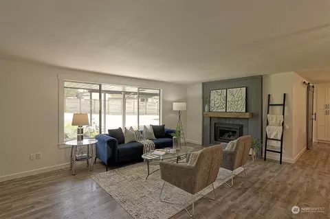 Living - 4807 Bayview Ln, Everett, WA 98203 photo 3 of 4