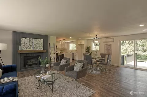 Living - 4807 Bayview Ln, Everett, WA 98203 photo 1 of 4