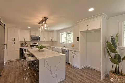 Kitchen - 4807 Bayview Ln, Everett, WA 98203 photo 2 of 5