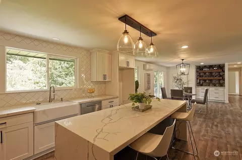 Kitchen - 4807 Bayview Ln, Everett, WA 98203 photo 4 of 5