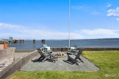 6537 Columbia Beach Dr, Clinton, WA 98236