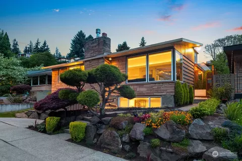 3710 W Armour Pl, Seattle, WA 98199