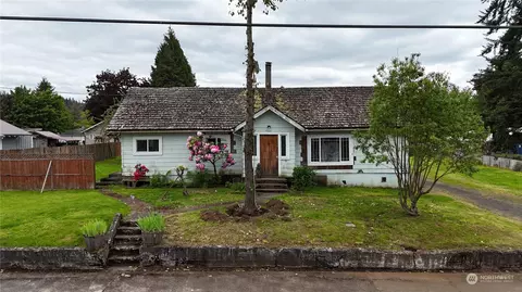 403 W 4th Ave, Pe Ell, WA 98572