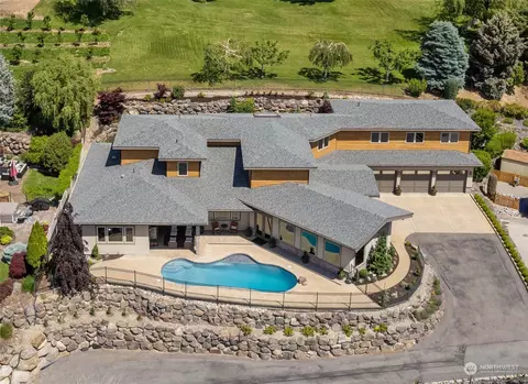 905 Surry Rd, Wenatchee, WA 98801