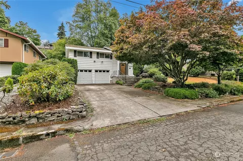 1010 Paradise Ln, Fircrest, WA 98466