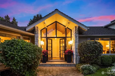 9033 NE 37th Pl, Yarrow Point, WA 98004