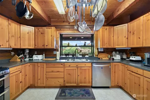 Kitchen - 323 Macleay Rd, Sequim, WA 98382 photo 2 of 3