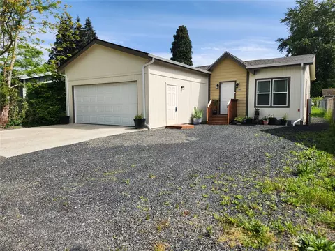 1202 Bayne St, Centralia, WA 98531