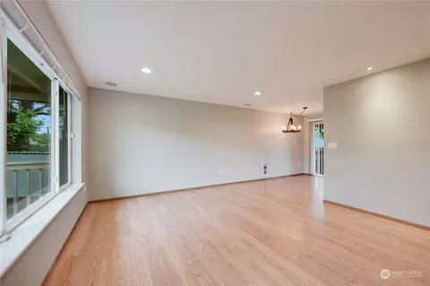 1405 Pine St, Everett, WA 98201 photo 4
