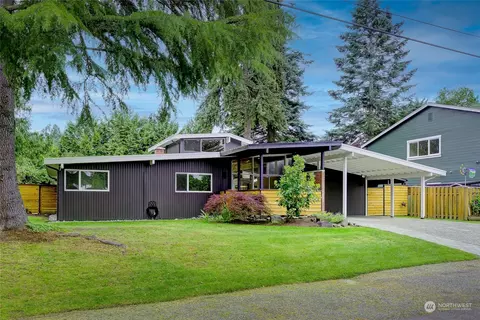 8261 SE 36th St, Mercer Island, WA 98040