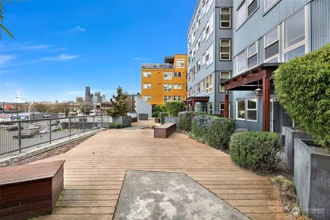 827 Hiawatha Pl S #609, Seattle, WA 98144