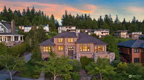 3089 NE Harrison St, Issaquah, WA 98029