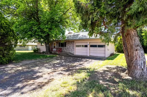 70 Parker St, Wapato, WA 98951