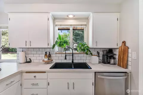 Kitchen - 817 94th St SE, Everett, WA 98208 photo 3 of 6