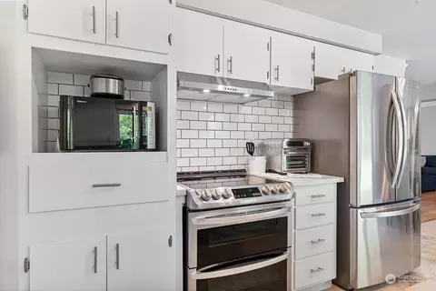 Kitchen - 817 94th St SE, Everett, WA 98208 photo 5 of 6