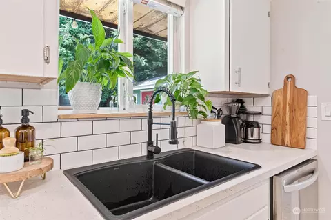 Kitchen - 817 94th St SE, Everett, WA 98208 photo 4 of 6