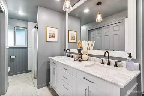 Bath - 817 94th St SE, Everett, WA 98208 photo 1 of 3