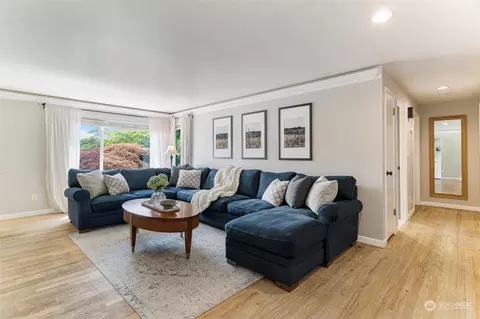 Living - 817 94th St SE, Everett, WA 98208 photo 3 of 3