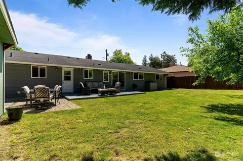 Exterior - 817 94th St SE, Everett, WA 98208 photo 6 of 8