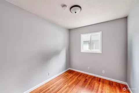 Bedroom - 1605 8th Ave, Longview, WA 98632 photo 3 of 6