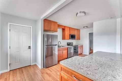 Kitchen - 1605 8th Ave, Longview, WA 98632 photo 1 of 3