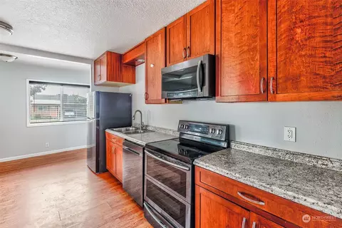 Kitchen - 1605 8th Ave, Longview, WA 98632 photo 3 of 3