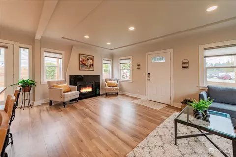 Living - 6301 Commercial Ave, Everett, WA 98203 photo 1 of 3