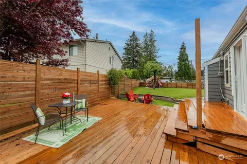 Exterior - 6301 Commercial Ave, Everett, WA 98203 photo 3 of 7