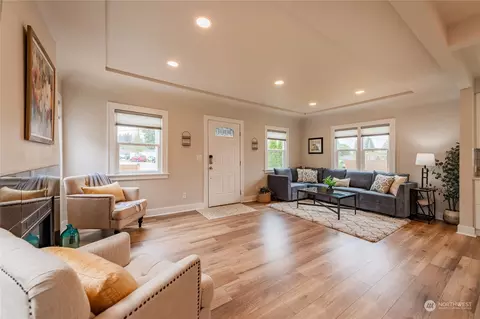 Living - 6301 Commercial Ave, Everett, WA 98203 photo 2 of 3