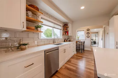 Kitchen - 6301 Commercial Ave, Everett, WA 98203 photo 2 of 3