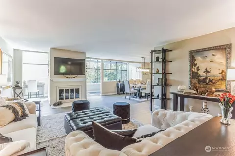 7600 SE 29th St #302, Mercer Island, WA 98040