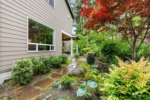 Exterior - 1607 233rd St SE, Bothell, WA 98021 photo 3 of 8