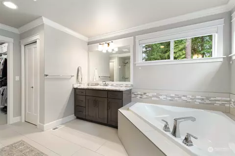 Bath - 1607 233rd St SE, Bothell, WA 98021 photo 3 of 5