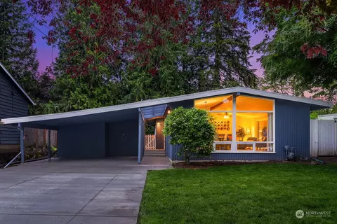 6465 NE 154th St, Kenmore, WA 98028