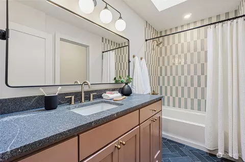 Bath - 24310 13th Pl W, Bothell, WA 98021 photo 2 of 4
