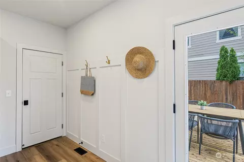 Entry Way - 24310 13th Pl W, Bothell, WA 98021 photo 2 of 3