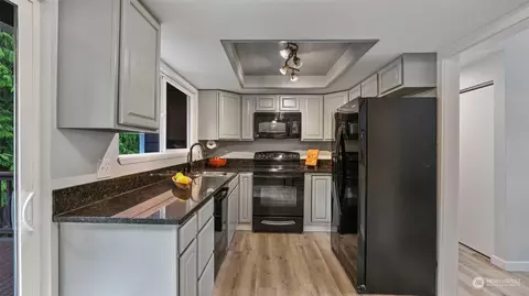Kitchen - 2424 170th St SE, Bothell, WA 98012 photo 2 of 3