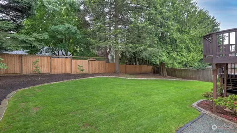 Exterior - 2424 170th St SE, Bothell, WA 98012 photo 10 of 11