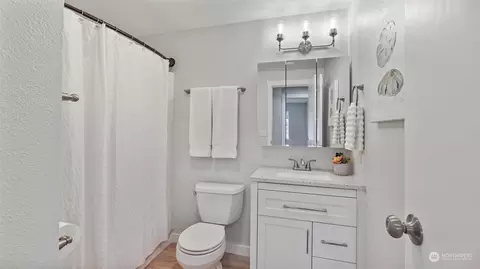 Bath - 2424 170th St SE, Bothell, WA 98012 photo 1 of 2