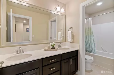 Bath - 17522 39th Ave SE, Bothell, WA 98012 photo 1 of 4